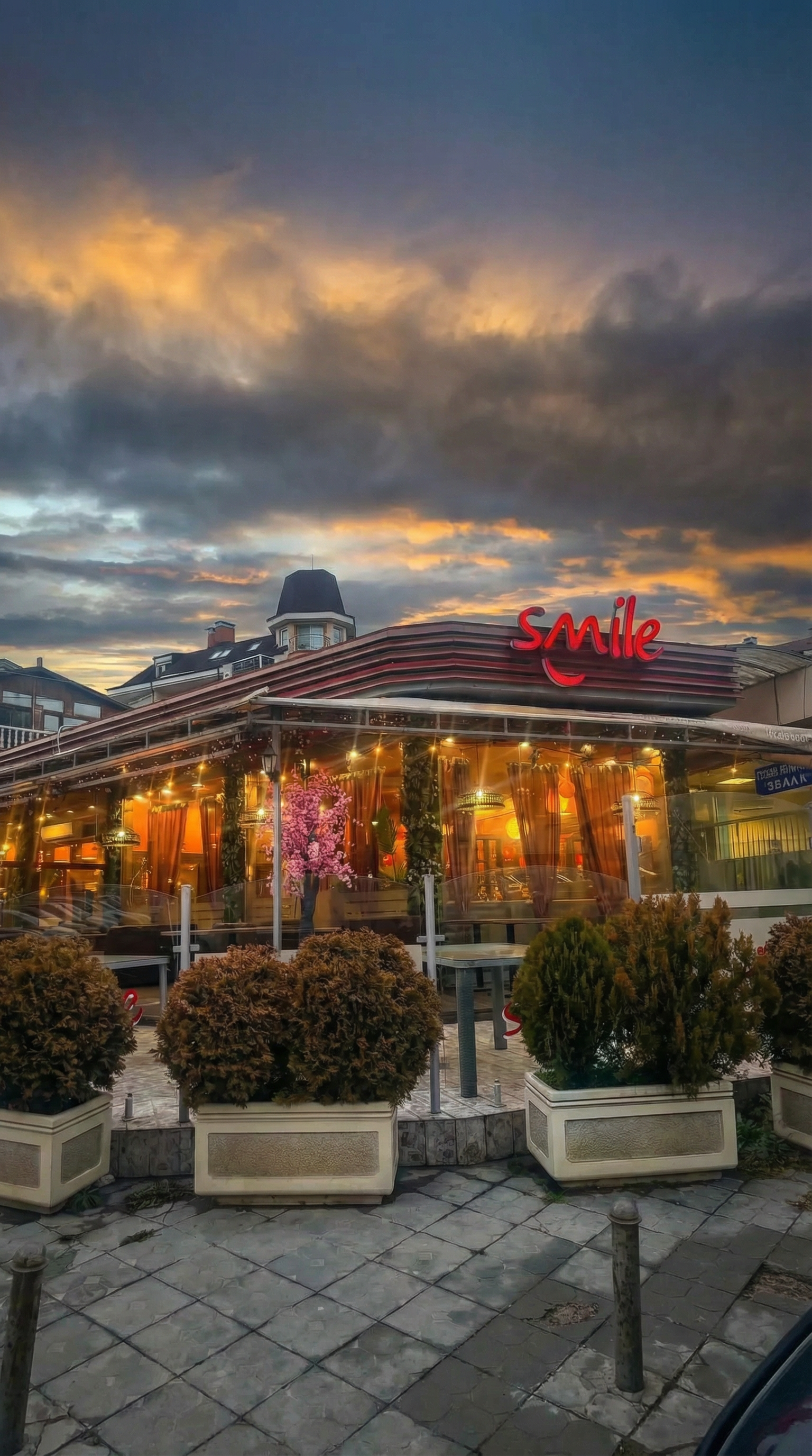 Smile Bar & Dinner exterior view