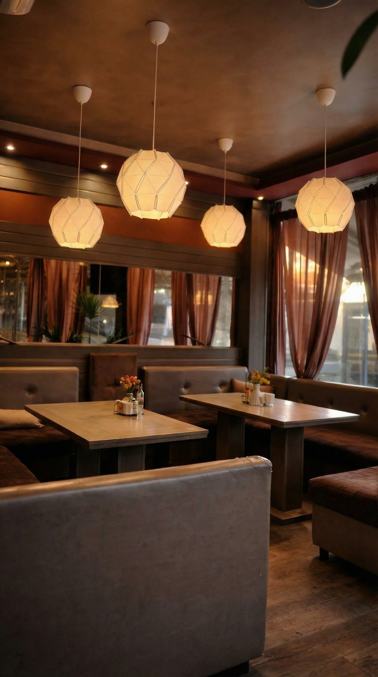 Smile Bar & Dinner cozy interior