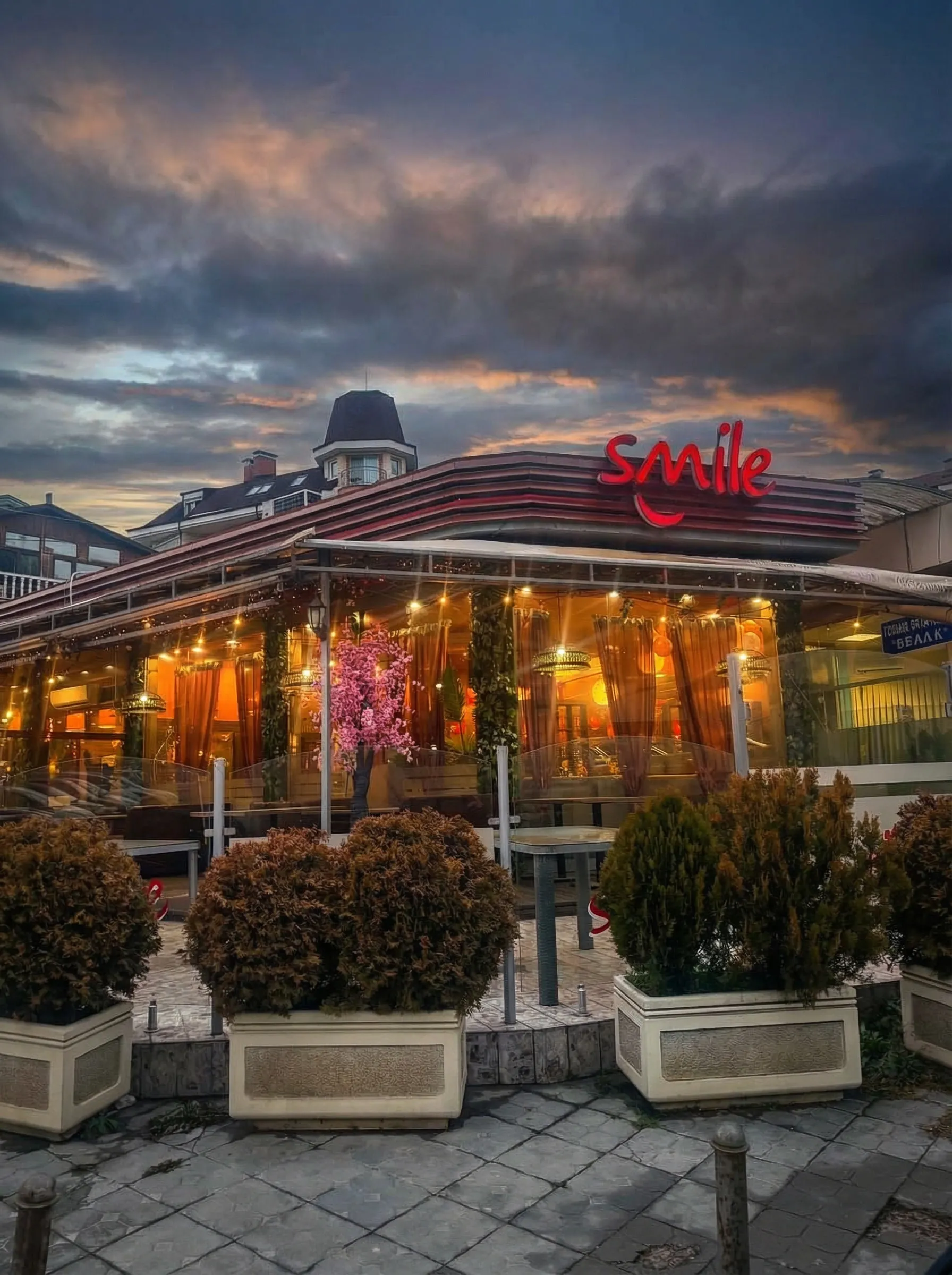 Smile Bar & Dinner exterior view