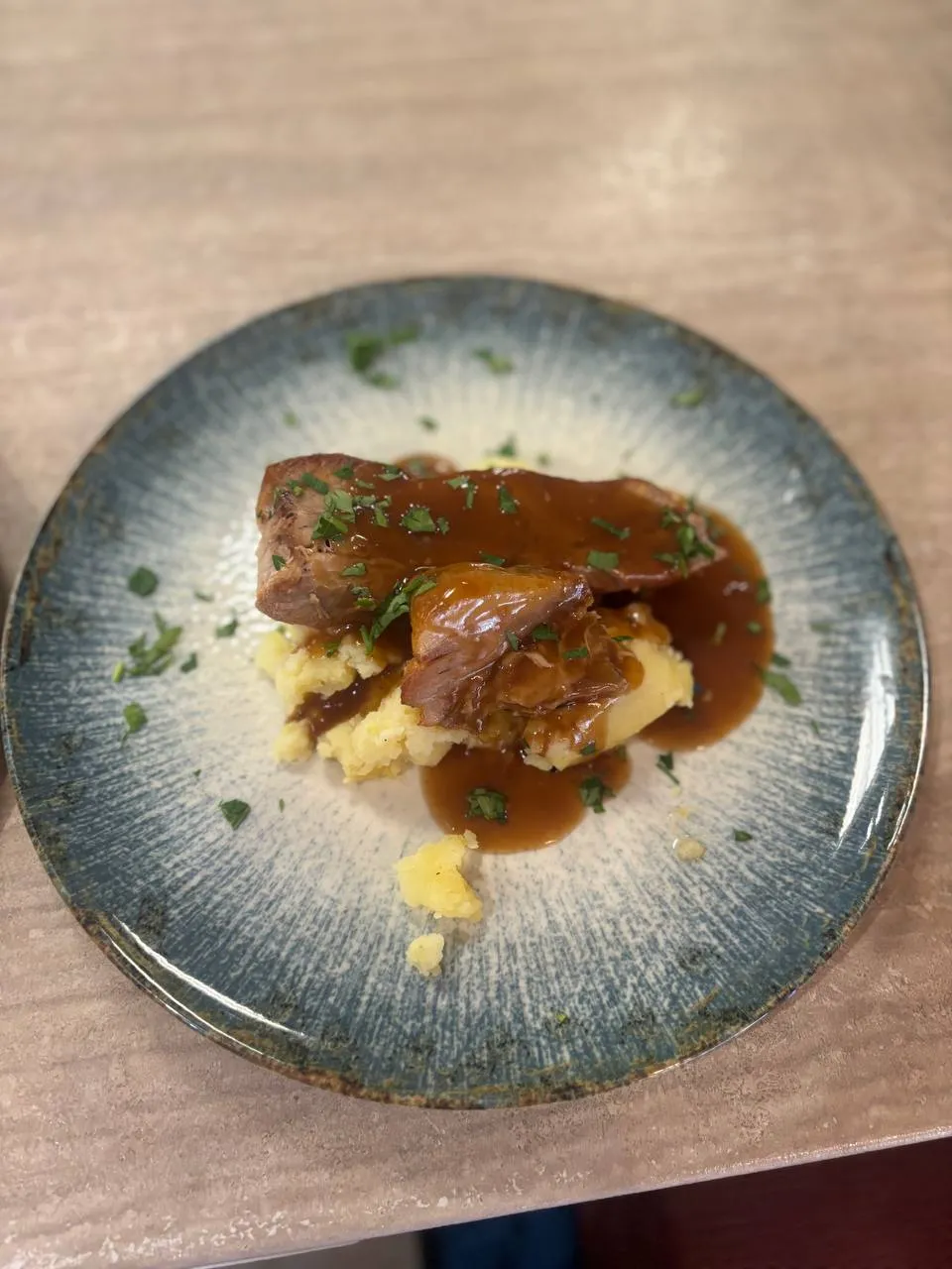 Braised meat with mashed potatoes