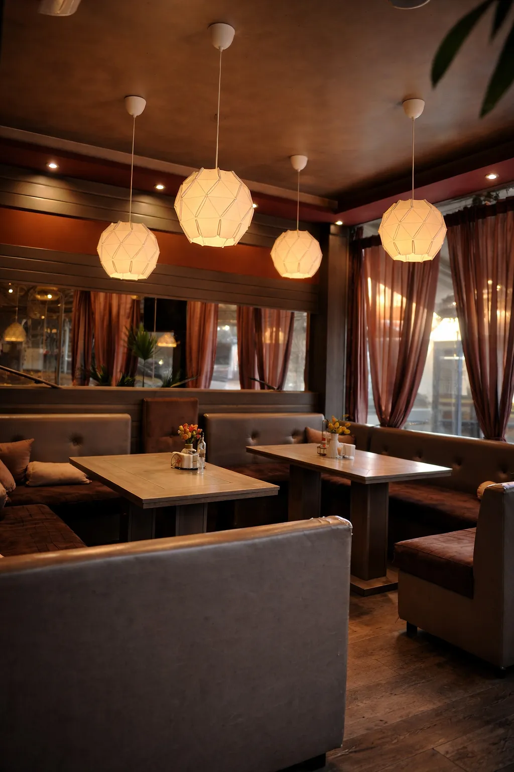 Уютен интериор на ресторант в Младост 2, София - Smile Bar & Dinner