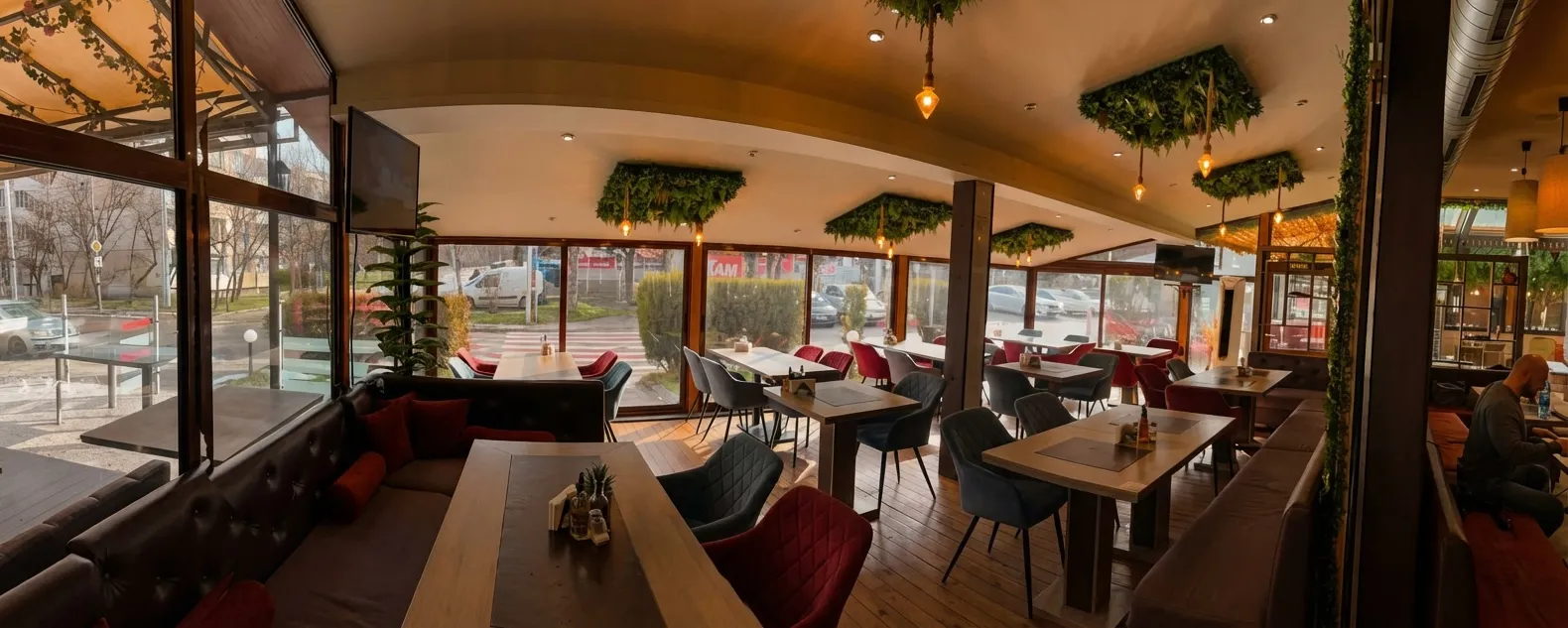 Интериор на ресторант Smile Bar & Dinner